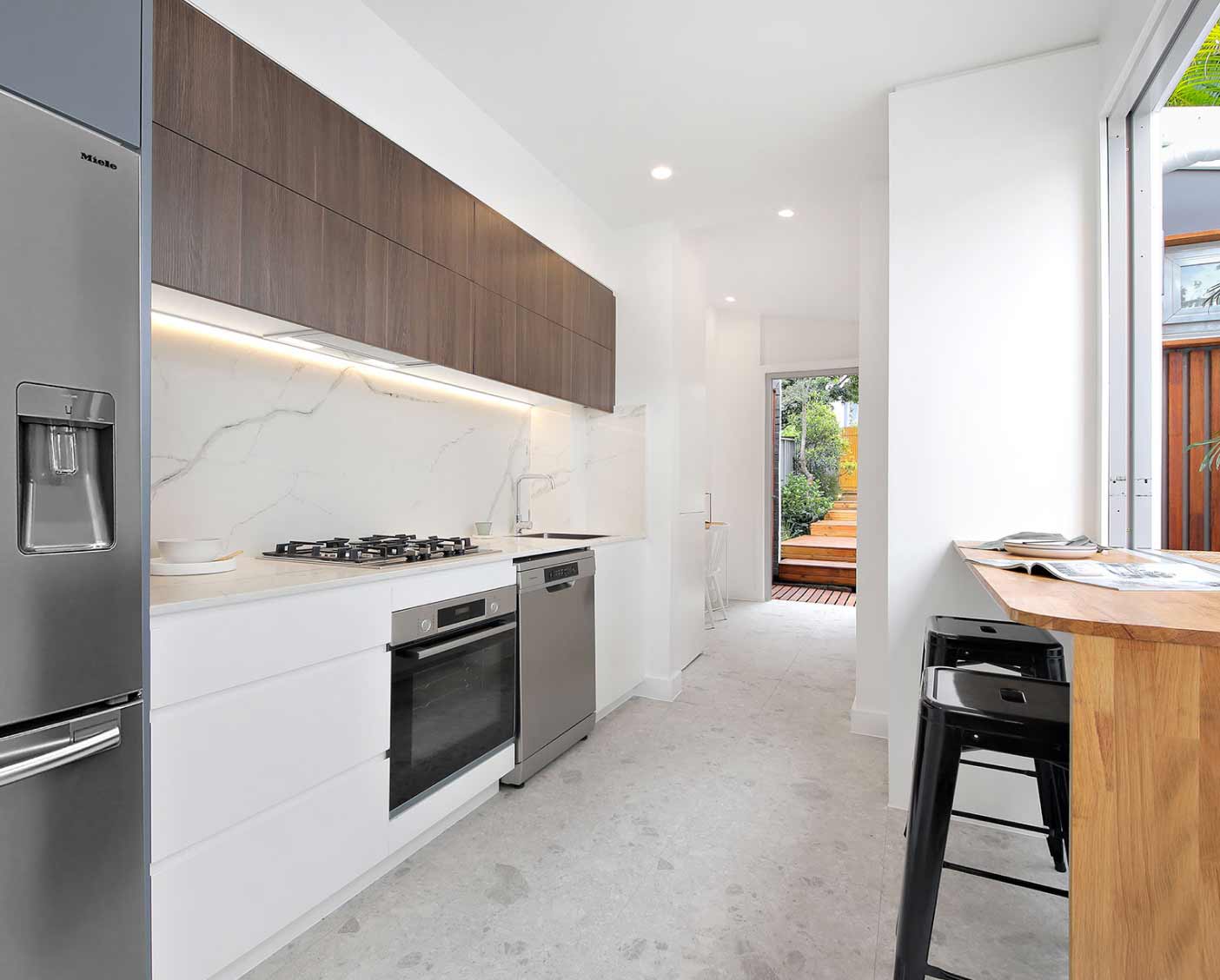 1404x1128-the-bray-7-stunning-kitchen-opens-to-rear-courtyard-in-sydney